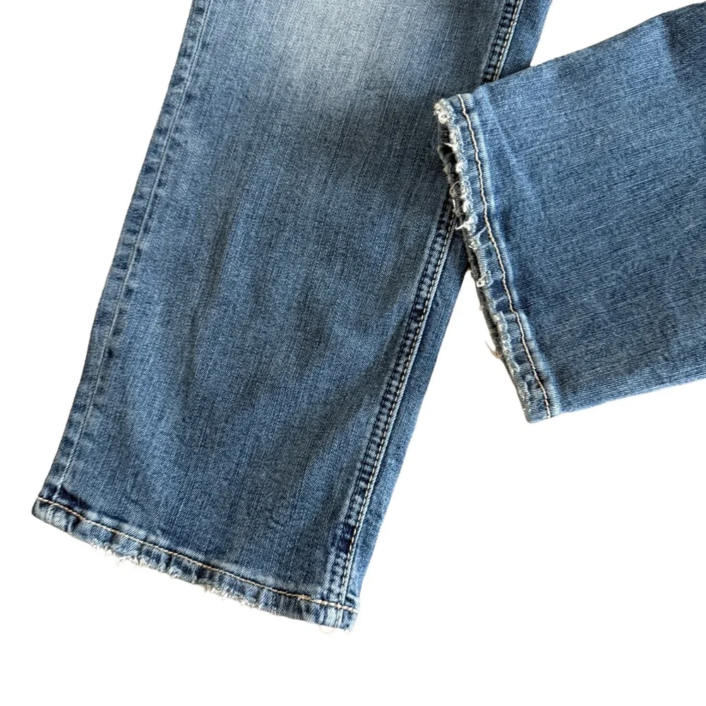 SILVER JEANS CO Elyse Capri Frayed Denim Embroidered Jeans Size 31  34x24 - Picture 3 of 9